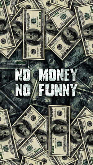 散落嘅一百美元鈔票上面有no money no funny嘅文字。