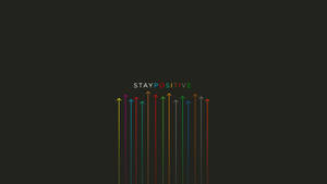 深色背景上帶有 stay positive 文字的多彩向上箭頭 — 鼓舞人心的 壁紙