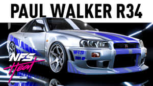 霓虹燈照亮遊戲場景中的銀色日產R34 GT-R，帶有藍色條紋。