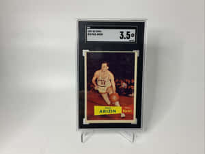 由SGC評級為3.5的Paul Arizin復古1957-58 Topps籃球卡，附保護盒。