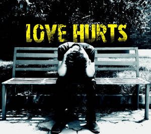 坐在長椅上雙手抱頭的人，上方是「LOVE HURTS」文字。 — 卡通 壁紙