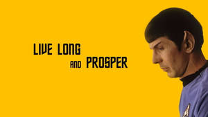 《星際迷航》中的史波克，黃色背景上寫有「Live Long and Prosper」文字。