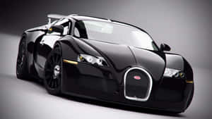 黑色Bugatti Veyron跑車在工作室燈光下帶金色飾邊