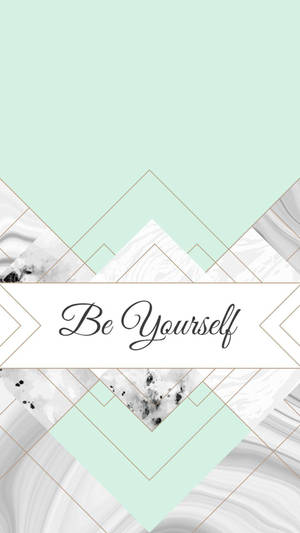 薄荷綠和白色大理石幾何圖案，帶有金色線條和'Be Yourself'文字。