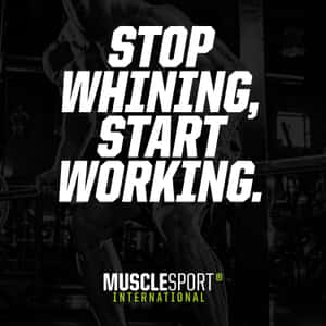健身房勵志海報，文字為 stop whining start working