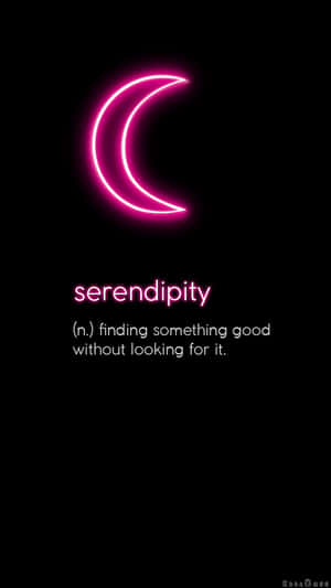 粉紅色霓虹新月在黑色背景上「serendipity」定義上方。