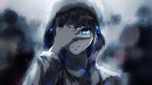 動漫角色在雨中戴著發光藍色耳機，露出一隻眼睛。 — Nightcore 壁紙