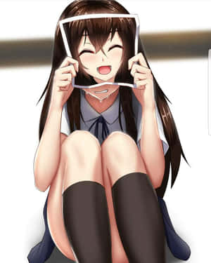 動畫女學生穿著校服，拿著破損面罩框架放在眼睛上笑著。 — 笑哈哈表情 壁紙
