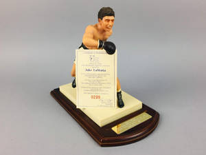 Jake LaMotta 拳擊雕像，附證書，木底座。 — 運動 壁紙