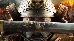 身穿精細盔甲的武士戰士，手持一把刀身反射戰場的刀。