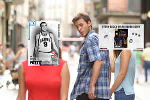 手持NBA球員卡的男人將視線從穿紅衫的女人身上移開。