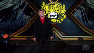 摔角手 William Regal 在 NXT 現場活動期間在舞台上。