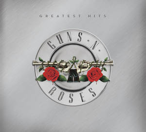 Guns N Roses 專輯封面，左輪手槍和紅玫瑰在拉絲金屬背景上 — 專輯封面 壁紙
