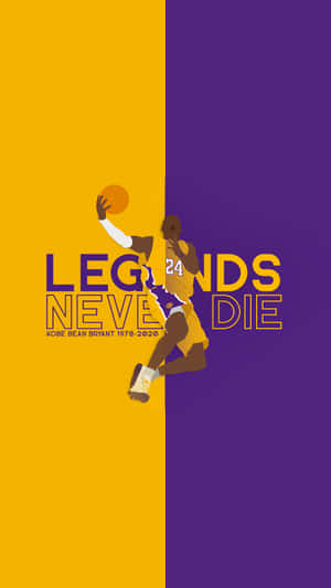 高比·拜仁身穿湖人隊服入樽籃球，附有「Legends Never Die」文字。