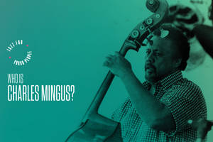 爵士音樂家 Charles Mingus 演奏直立低音結他，並附有文字詢問他是誰。