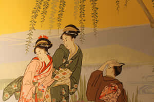三位穿著傳統日本服裝的人站在河邊的垂柳下。