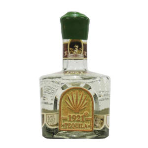 復古1921龍舌蘭酒瓶，帶綠色瓶蓋和華麗標籤。