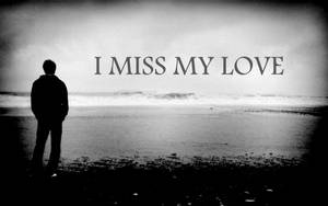 一個人獨自站在海灘上面向海洋，帶有文字 i miss my love — 傷心 壁紙