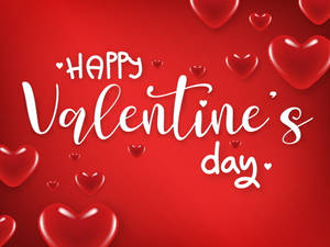 Happy Valentine's Day 文字被漂浮的紅色心形包圍在紅色背景上。