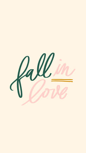 奶油色背景上綠色和粉紅色的fall in love文字