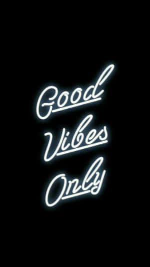 黑色背景上寫著 Good Vibes Only 的霓虹燈牌 — 氛圍 GIF 壁紙