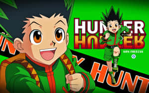 動畫角色 Gon Freecss 穿著綠色服裝微笑奔跑，帶有 Hunter x Hunter 標題。 — 動漫打鬥 壁紙