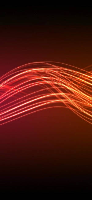 在深紅色漸變背景上彎曲的橙色光軌。 — Galaxy S25 Edge 壁紙