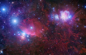 在深空中，一個色彩繽紛的星雲，帶有發光的雲層和明亮的星星。 — 史詩 壁紙