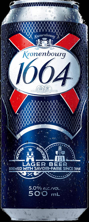 冰涼的Kronenbourg 1664啤酒罐，帶有冷凝水滴。