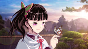 戴著蝴蝶髮夾的動漫女孩，在日落花園中輕輕地捧著一隻蝴蝶。