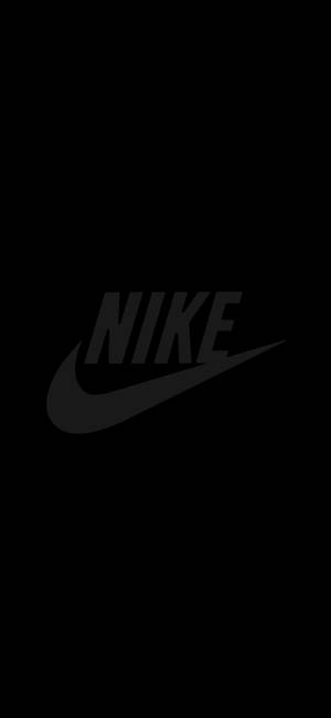 灰色Nike標誌在黑色背景上 — Galaxy S25 Ultra 壁紙