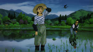 兩位農夫在黃昏時分於水田中插秧，背後有山脈。 — 動漫風景 壁紙