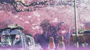 兩個動漫女孩在粉紅色櫻花下行走，附近有汽車停泊。 — 粉紅動漫美學 壁紙