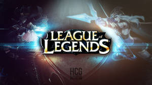 兩個奇幻角色在League of Legends標誌周圍用發光的劍戰鬥。 — 英雄聯盟 壁紙