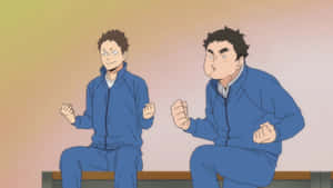 兩個身穿藍色運動服的動畫男孩坐在長椅上，表情堅定，拳頭緊握。 — 美景 壁紙