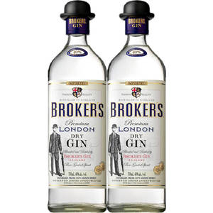 兩瓶帶有復古標籤的Broker's Premium London Dry Gin。