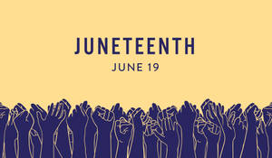 在黃色背景上以海軍藍色剪影舉起拳頭，並附有文字Juneteenth 6月19日。 — 深紫色美學 GIF 壁紙