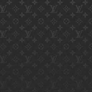 深色紋理字母組合圖案牆紙，呈現微妙的灰色調。