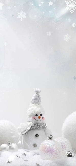 雪人戴著圍巾和帽子，被裝飾品和雪花圍繞。