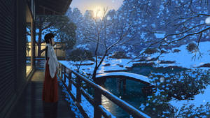 穿著和服的動漫女孩在雪陽台上俯瞰月光下的橋樑和森林。