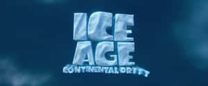 在藍色背景上以冰凍3D字體呈現的Ice Age Continental Drift標題。