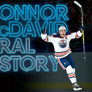 冰球球員 Connor McDavid 高舉雙臂慶祝勝利。 — 康納·麥格雷戈 壁紙