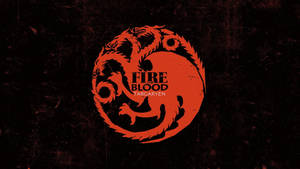 坦格利安家族紋章，深色背景上有三條龍和文字 Fire and Blood。