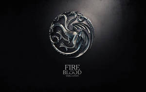 三頭龍標誌，帶有「Fire and Blood Targaryen」文字，深色背景。