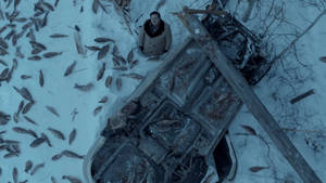 一個人站在雪地裡一輛裝滿魚的破車旁邊。 — 雪 壁紙