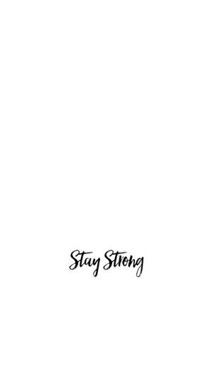 純白色背景上寫著「Stay Strong」的黑色草書文字。