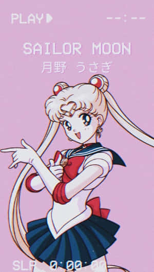 美少女戰士動畫角色穿著水手服，頑皮地指著，帶有遊戲界面文字。