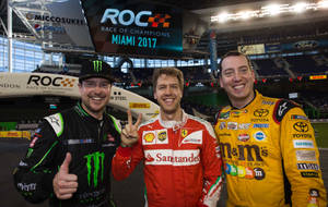 三位賽車手在Race of Champions賽事中一起合照。