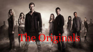 七個角色在霧氣瀰漫的墓地中，標題 The Originals。 — 始祖家族 壁紙