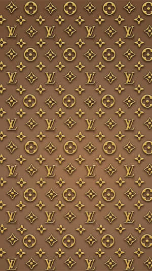 棕色背景上的金色 Louis Vuitton 字母組合圖案。